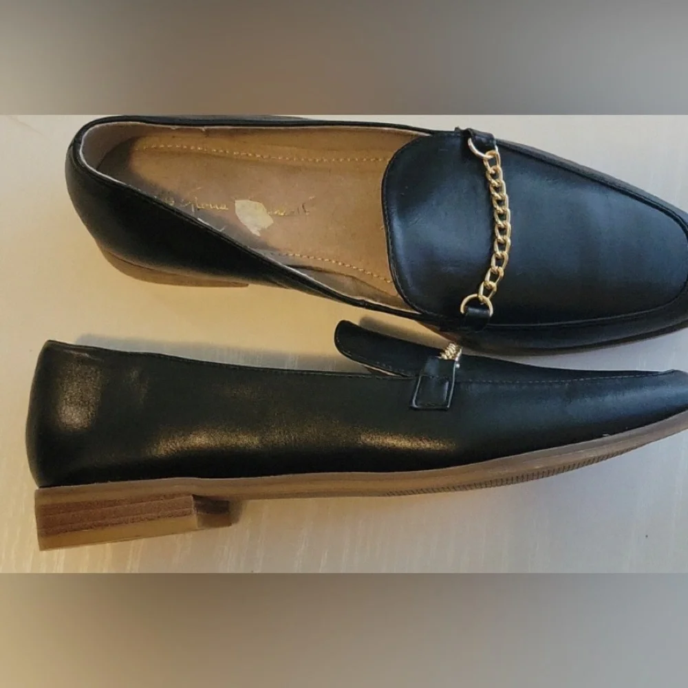Gloria Vanderbilt Loafers Women’s sz 9 Black leather classic low stacked heel NM